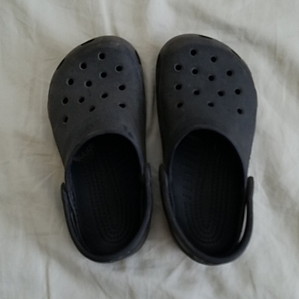 Black crocs Toddler 10/11
